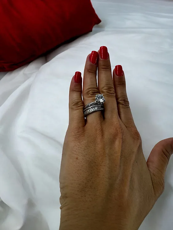 AELLA ΜΟΝΟΠΕΤΡΟ ΜΕ ΣΕΙΡΕ ΔΑΧΤΥΛΙΔΙ