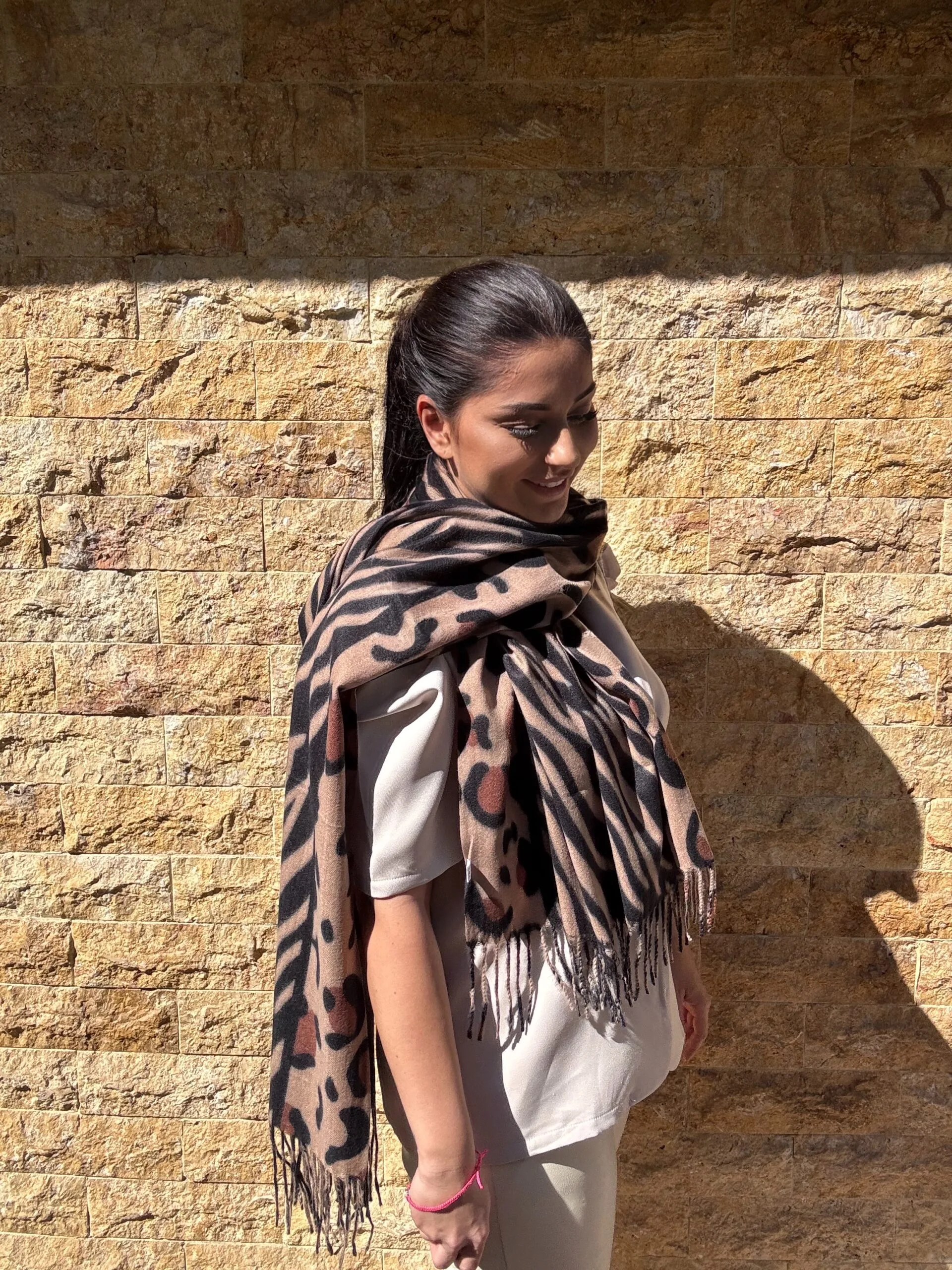 BRIGITTE ΕΣΑΡΠΑ ΤΙΓΡΕ ΚΑΦΕ